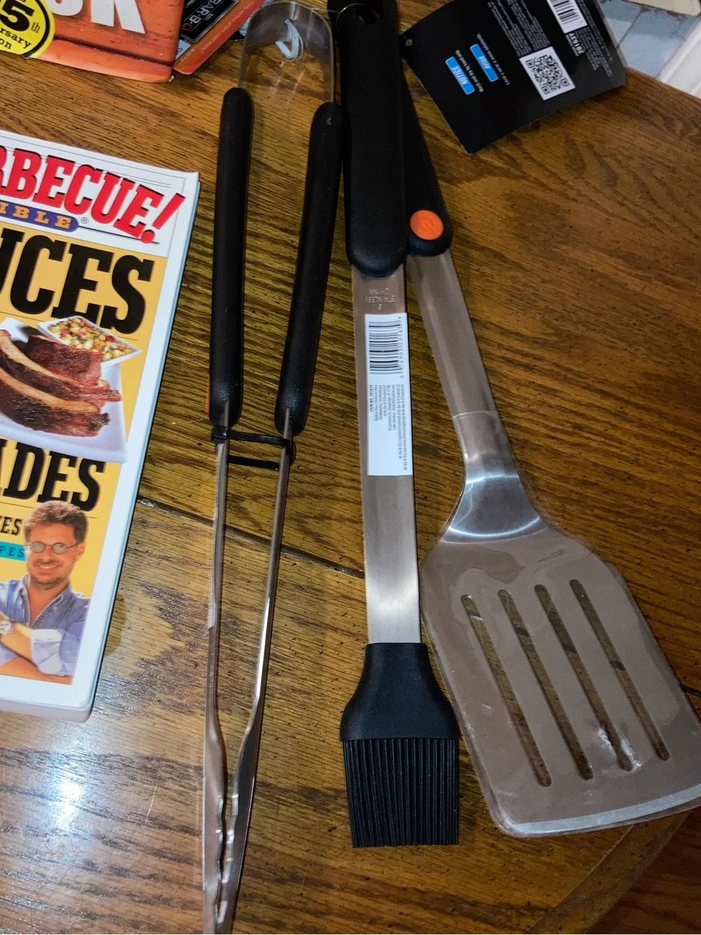 Barbecue Bundle: Cookbook Books-  Kansas City.. & BBQ Sauces  + 3 Grilling T…